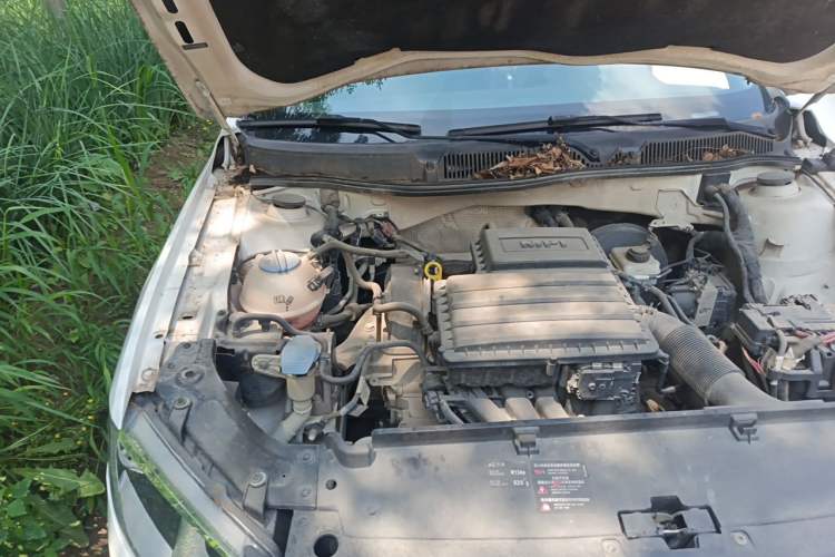 Used Volkswagen Gran Lavida 2013 1.6L Automatic Comfort Model Engine Bay Right
