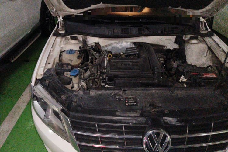 Used Volkswagen Gran Lavida 2013 1.4 TSI Automatic Comfort Model Engine Bay Right