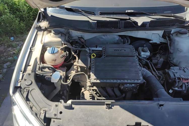 Used Volkswagen Gran Lavida 2013 1.6L Automatic Fashion Model Engine Bay Right