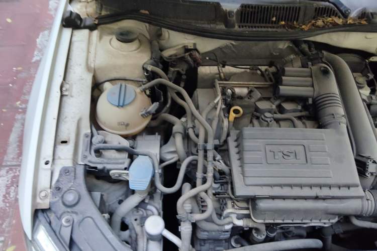 Used Volkswagen Gran Lavida 2013 1.4 TSI Automatic Comfort Model Engine Bay Right