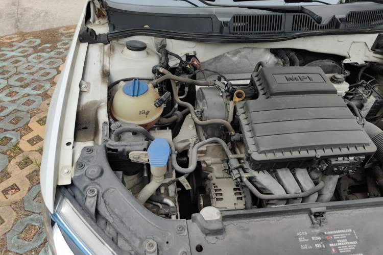 Used Volkswagen Gran Lavida 2013 1.6L Automatic Fashion Model Engine Bay Right