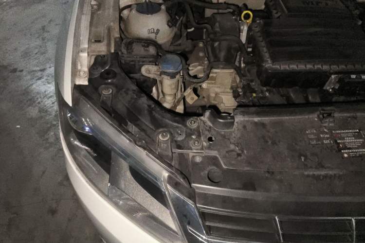 Used Volkswagen Gran Lavida 2013 1.6L Automatic Comfort Model Engine Bay Right
