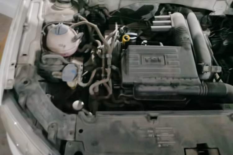 Used Volkswagen Gran Lavida 2013 1.4 TSI Manual Comfort Model Engine Bay Right