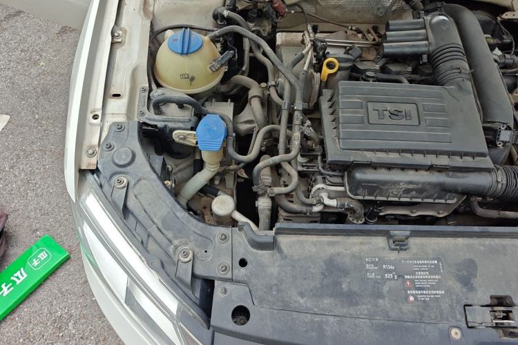 Used Volkswagen Gran Lavida 2013 1.4 TSI Automatic Comfort Model Engine Bay Right