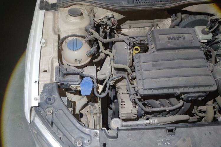 Used Volkswagen Gran Lavida 2013 1.6L Manual Fashion Model Engine Bay Right