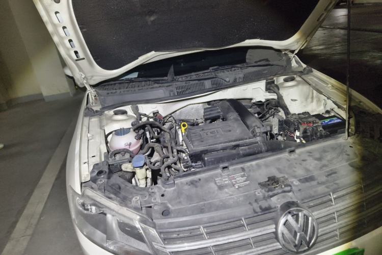 Used Volkswagen Gran Lavida 2013 1.4 TSI Automatic Luxury Model Engine Bay Right