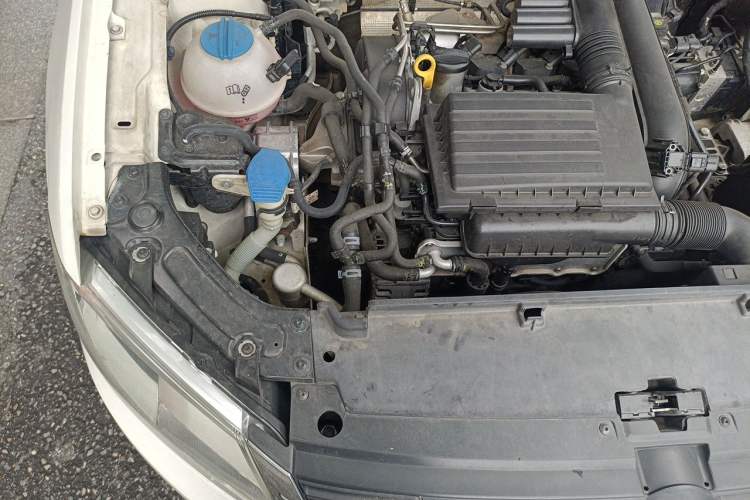 Used Volkswagen Gran Lavida 2013 1.4 TSI Automatic Luxury Model Engine Bay Right
