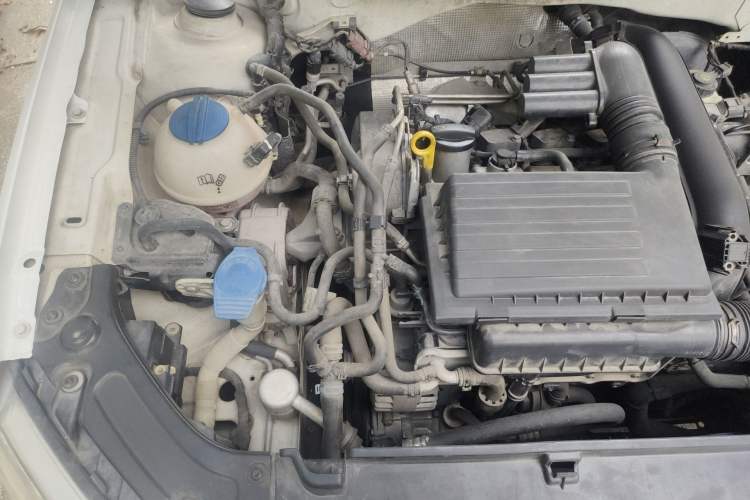 Used Volkswagen Gran Lavida 2013 1.4 TSI Automatic Luxury Model Engine Bay Right