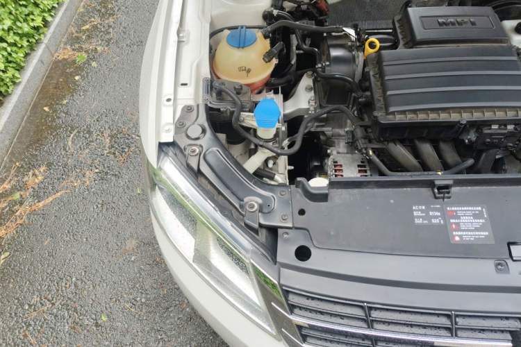 Used Volkswagen Gran Lavida 2013 1.6L Automatic Comfort Model Engine Bay Right