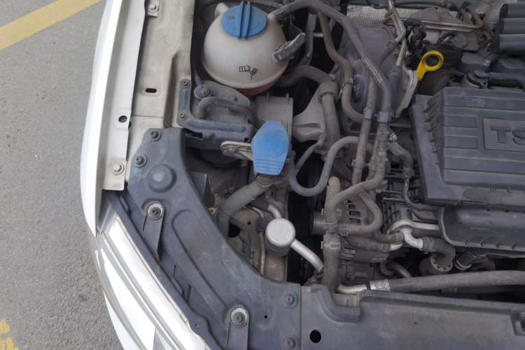 Used Volkswagen Gran Lavida 2013 1.4 TSI Manual Comfort Model Engine Bay Right