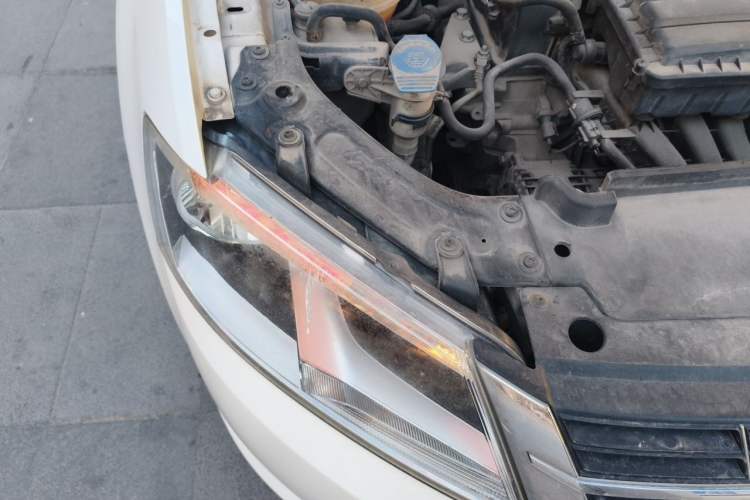Used Volkswagen Gran Lavida 2013 1.6L Manual Comfort Model Engine Bay Right