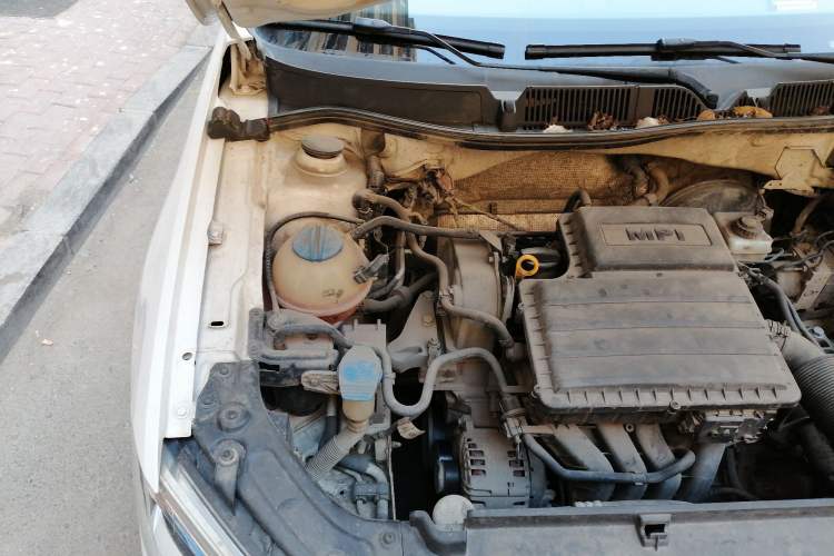 Used Volkswagen Gran Lavida 2013 1.6L Automatic Fashion Model Engine Bay Right