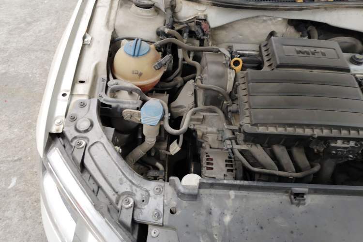 Used Volkswagen Gran Lavida 2013 1.6L Manual Fashion Model Engine Bay Right