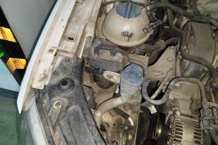 Used Volkswagen Gran Lavida 2013 1.6L Automatic Fashion Model Engine Bay Right