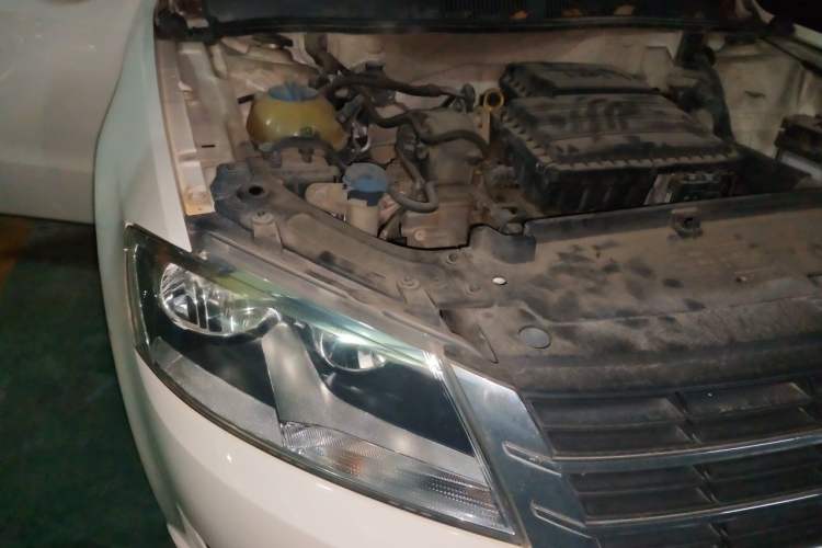 Used Volkswagen Gran Lavida 2013 1.6L Automatic Fashion Model Engine Bay Right