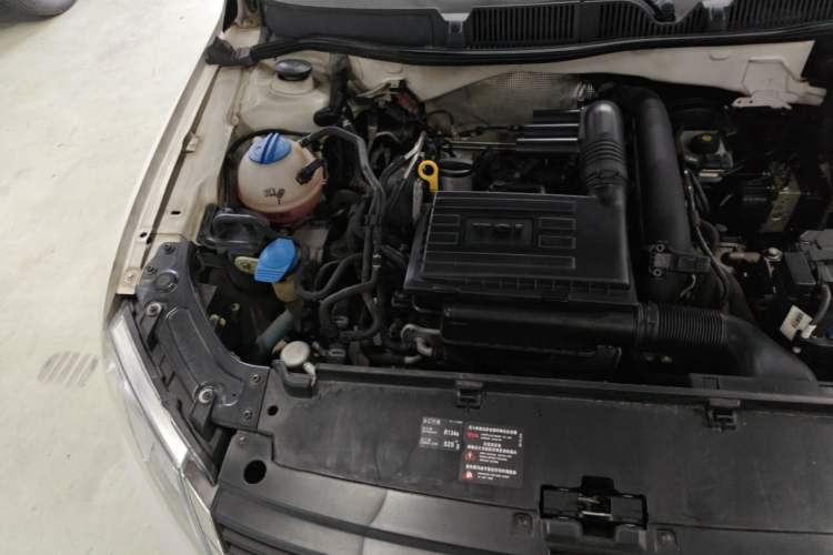 Used Volkswagen Gran Lavida 2013 1.4 TSI Automatic Comfort Model Engine Bay Right