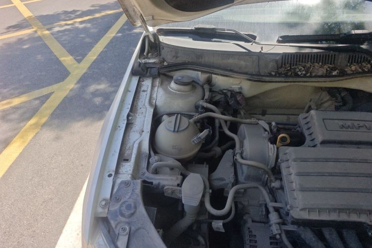 Used Volkswagen Gran Lavida 2013 1.6L Manual Fashion Model Engine Bay Right