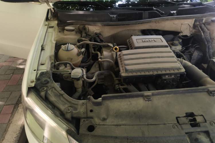 Used Volkswagen Gran Lavida 2013 1.6L Automatic Comfort Model Engine Bay Right