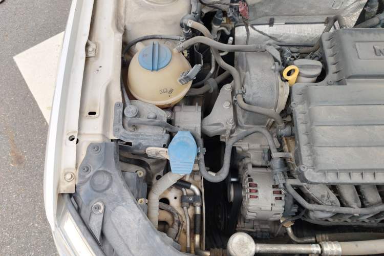 Used Volkswagen Gran Lavida 2013 1.6L Automatic Fashion Model Engine Bay Right