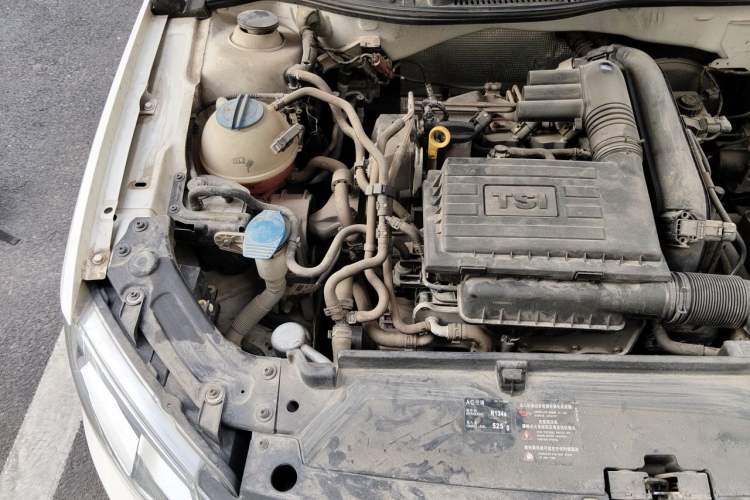 Used Volkswagen Gran Lavida 2013 1.4 TSI Automatic Comfort Model Engine Bay Right