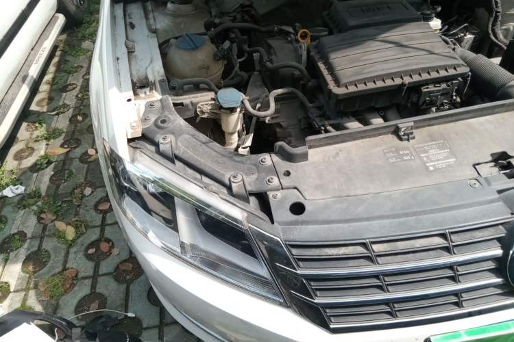 Used Volkswagen Gran Lavida 2013 1.6L Automatic Comfort Model Engine Bay Right