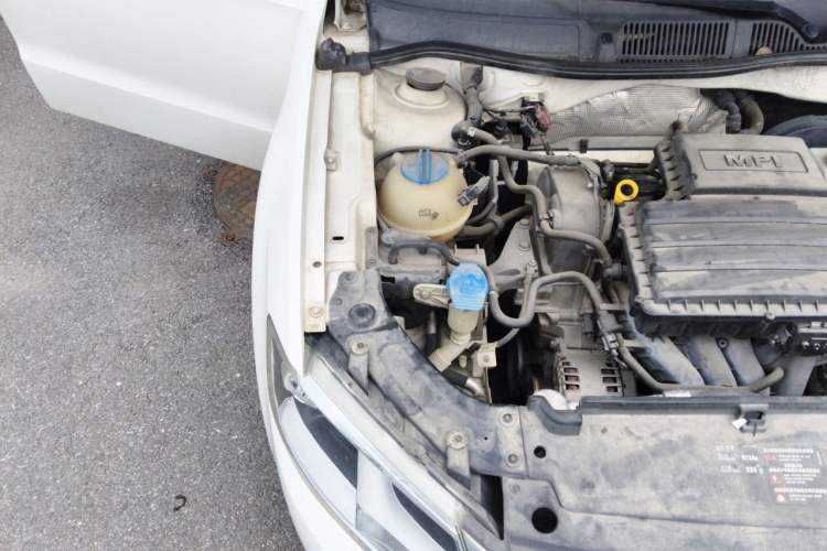 Used Volkswagen Gran Lavida 2013 1.6L Automatic Fashion Model Engine Bay Right