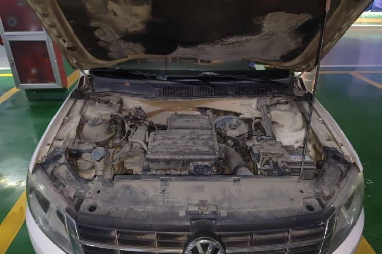 Used Volkswagen Gran Lavida 2013 1.6L Automatic Comfort Model Engine Bay
