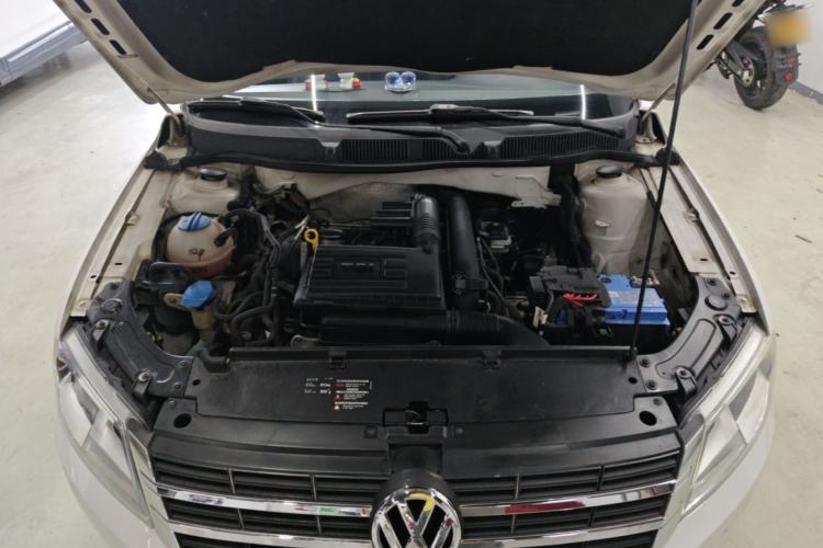 Used Volkswagen Gran Lavida 2013 1.4 TSI Automatic Comfort Model Engine Bay
