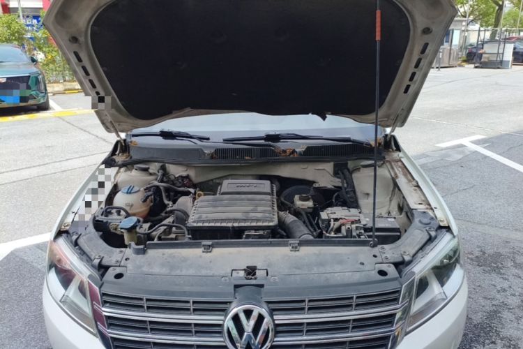 Used Volkswagen Gran Lavida 2013 1.6L Automatic Luxury Model Engine Bay