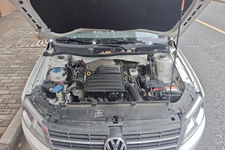 Used Volkswagen Gran Lavida 2013 1.6L Automatic Comfort Model Engine Bay