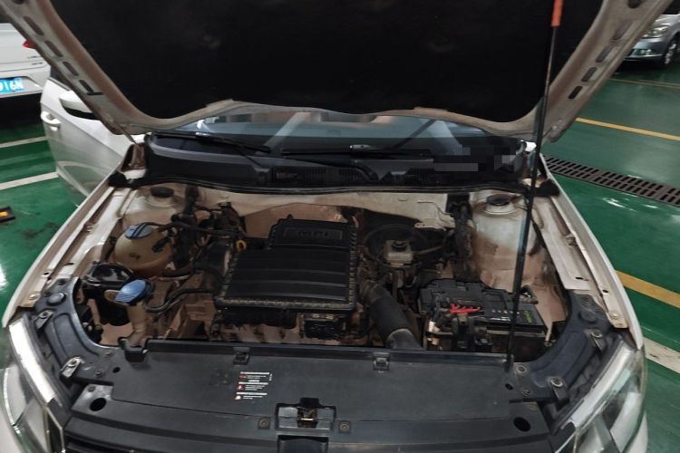 Used Volkswagen Gran Lavida 2013 1.6L Manual Comfort Model Engine Bay