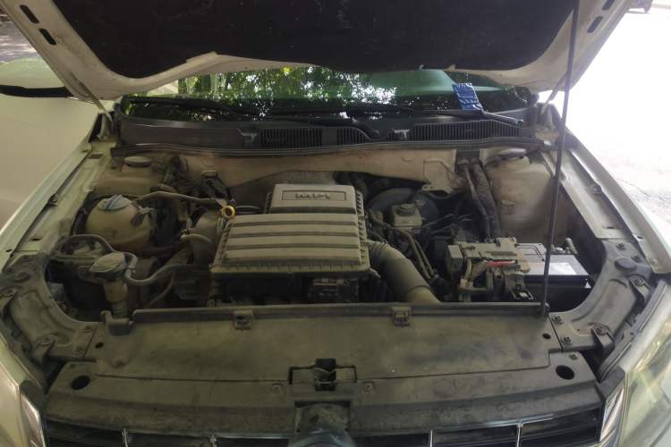 Used Volkswagen Gran Lavida 2013 1.6L Automatic Comfort Model Engine Bay