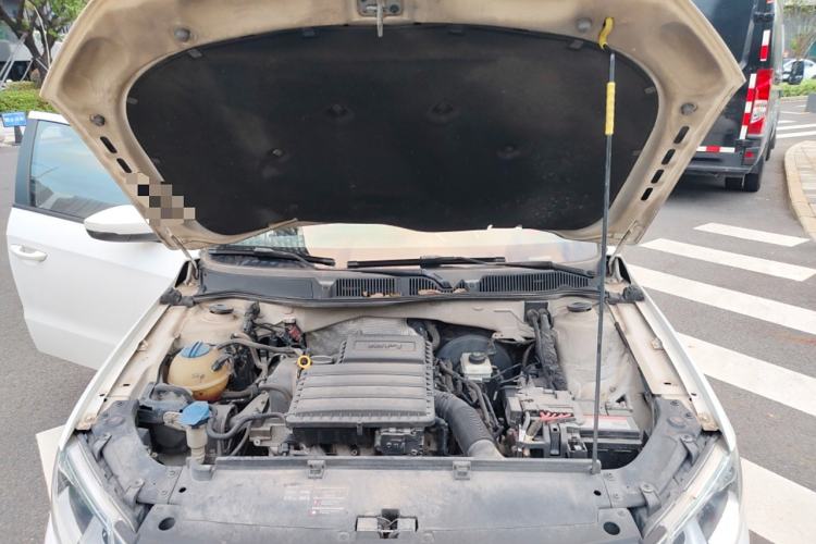 Used Volkswagen Gran Lavida 2013 1.6L Automatic Fashion Model Engine Bay