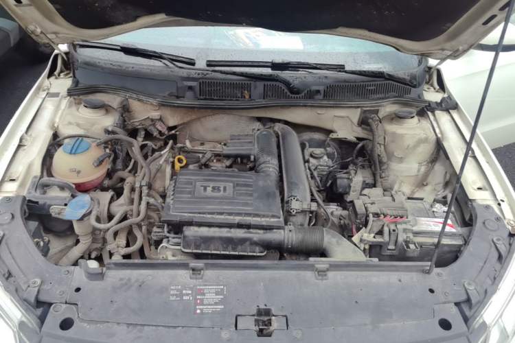 Used Volkswagen Gran Lavida 2013 1.4 TSI Automatic Comfort Model Engine Bay