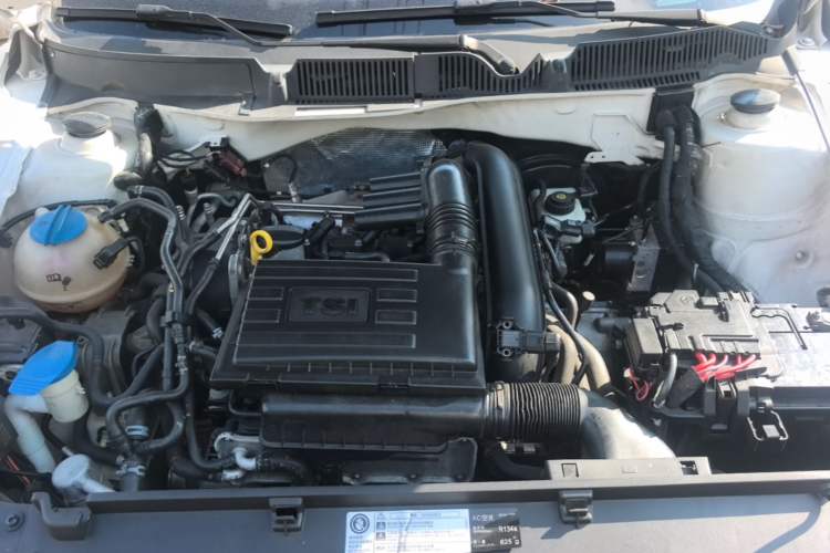 Used Volkswagen Gran Lavida 2013 1.4 TSI Automatic Comfort Model Engine Bay