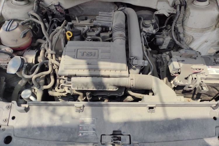 Used Volkswagen Gran Lavida 2013 1.4 TSI Automatic Comfort Model Engine Bay