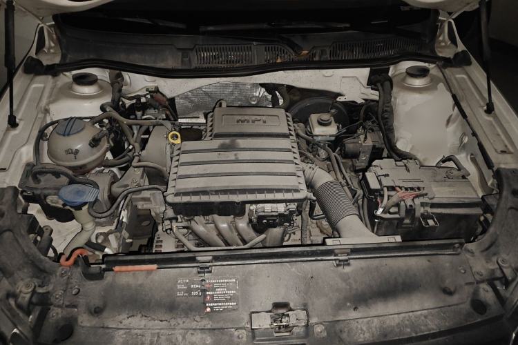 Used Volkswagen Gran Lavida 2013 1.6L Automatic Comfort Model Engine Bay