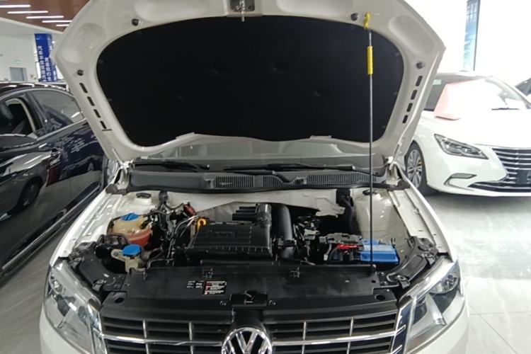 Used Volkswagen Gran Lavida 2013 1.4 TSI Automatic Comfort Model Engine Bay