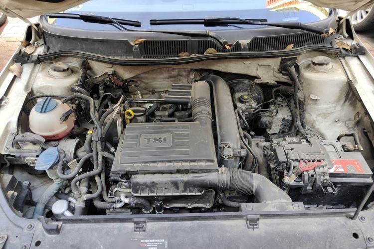 Used Volkswagen Gran Lavida 2013 1.4 TSI Automatic Luxury Model Engine Bay