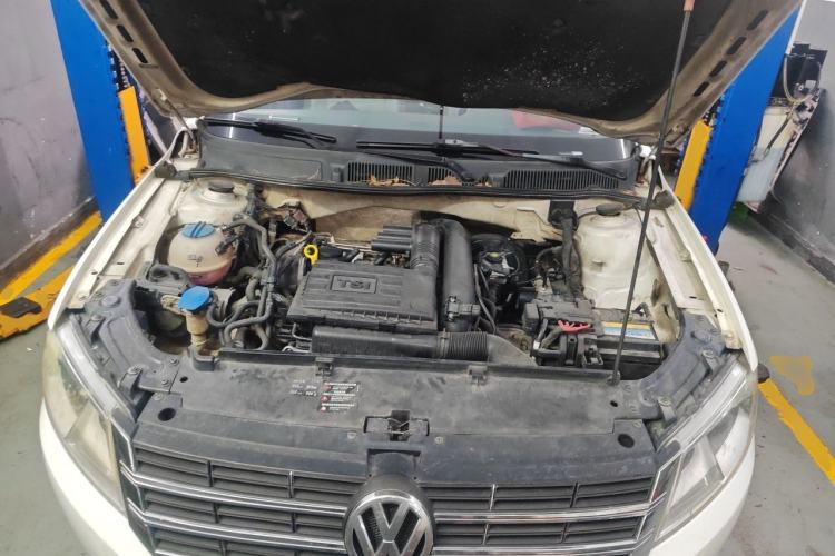Used Volkswagen Gran Lavida 2013 1.4 TSI Automatic Comfort Model Engine Bay