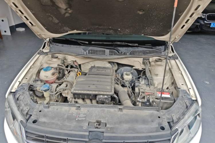 Used Volkswagen Gran Lavida 2013 1.6L Automatic Fashion Model Engine Bay