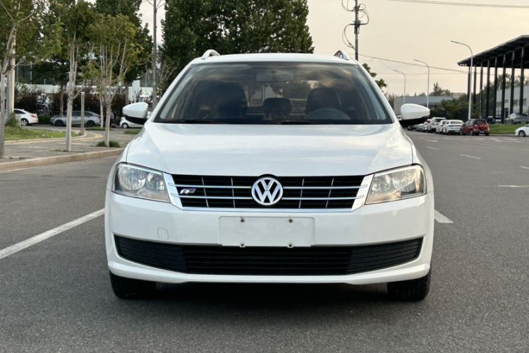 Used Volkswagen Gran Lavida 2013 1.6L Manual Fashion Model Exterior 1