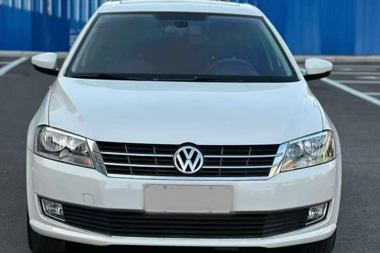 Used Volkswagen Gran Lavida 2013 1.6L Manual Comfort Model Exterior 1