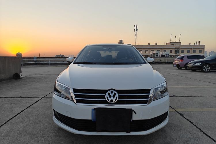 Used Volkswagen Gran Lavida 2013 1.6L Manual Fashion Model Exterior 1