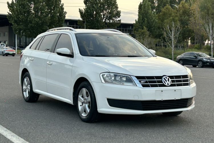 Used Volkswagen Gran Lavida 2013 1.6L Manual Fashion Model Exterior 2