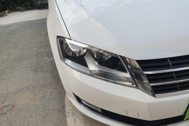 Used Volkswagen Gran Lavida 2013 1.4 TSI Automatic Comfort Model Exterior 3