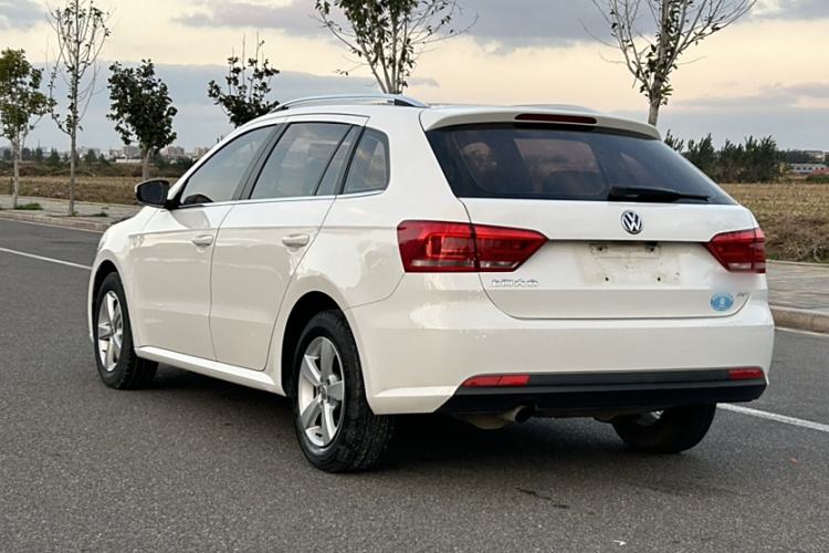 Used Volkswagen Gran Lavida 2013 1.6L Manual Fashion Model Exterior 4