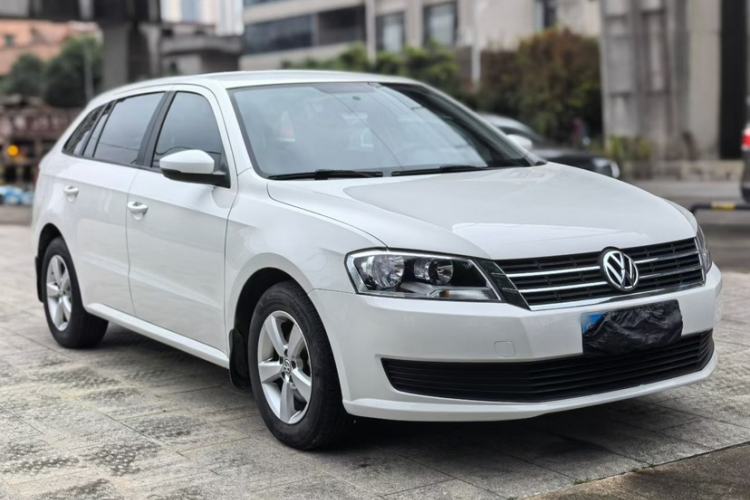 Used Volkswagen Gran Lavida 2013 1.6L Automatic Fashion Model Exterior 4