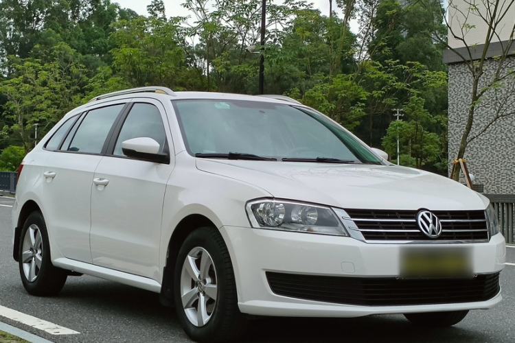 Used Volkswagen Gran Lavida 2013 1.6L Automatic Fashion Model Exterior 5