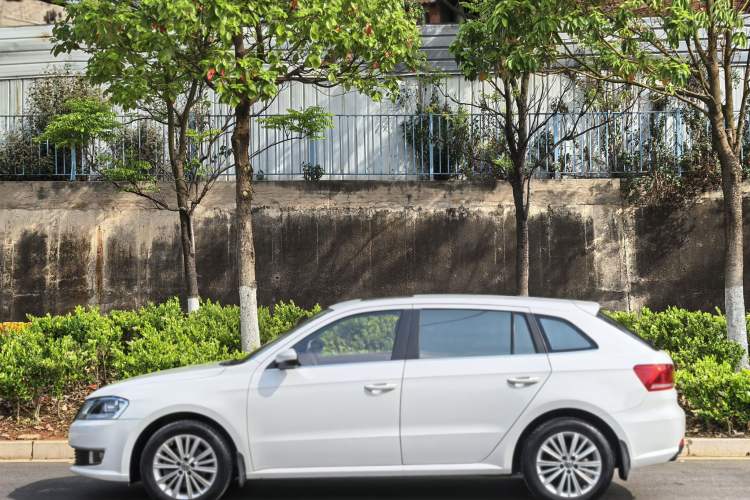 Used Volkswagen Gran Lavida 2013 1.4 TSI Automatic Comfort Model Exterior 5